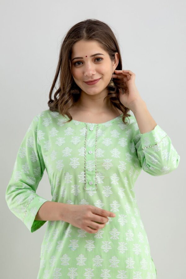 Vastraas Ladies cotton printed kurti pant set